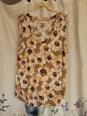 V-Neck Floral Tank Top in Beige and Yellow